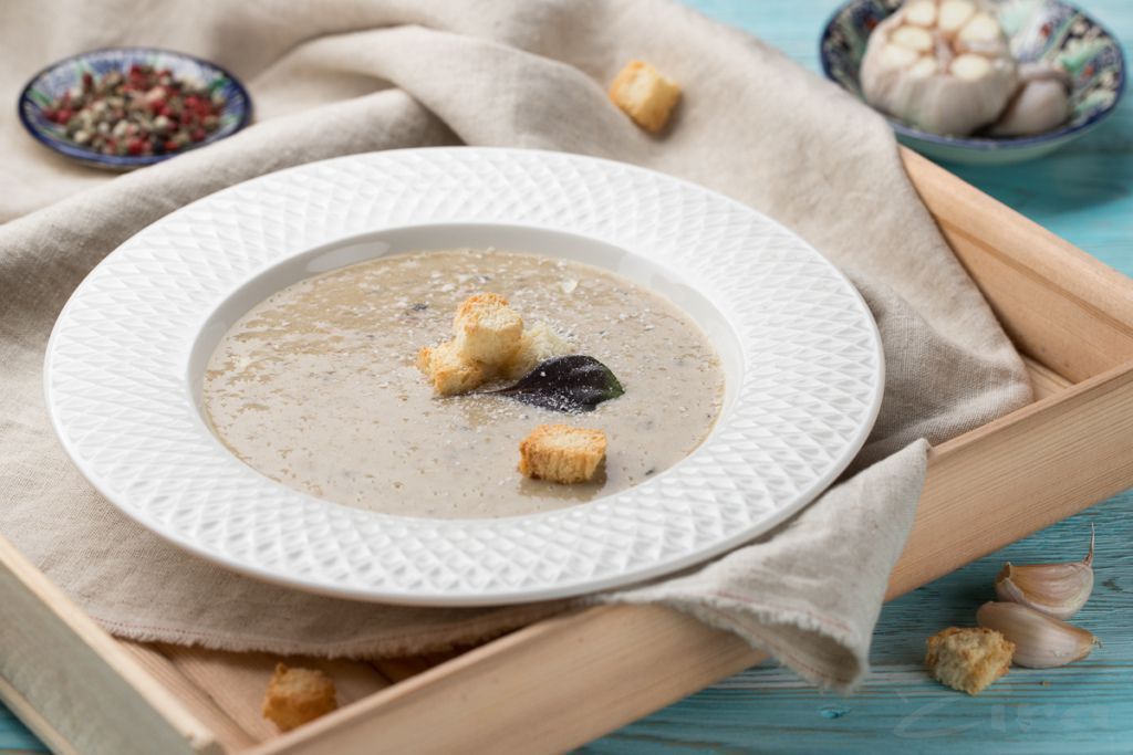 Густий узбецький крем-суп машхурда. Готувати будемо його як завжди, а ось перед подачею перетворимо його на кремовий суп-пюре.