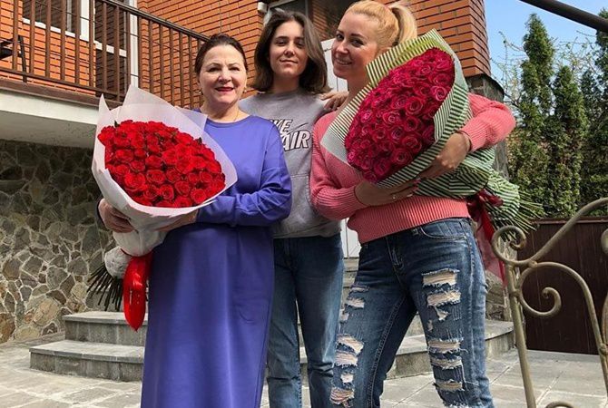 Тоня Матвієнко показала розкішний подарунок до повноліття доньки. 6 листопада, день народження відзначила старша дочка української співачки Тоні Матвієнко — Уляна.