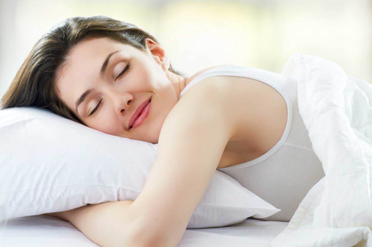Фахівці розповіли, що дефіцит сну негативно впливає на здоров'я кісток жінки. Вчені закликають прекрасну стать уважніше ставитися до нічного відпочинку.