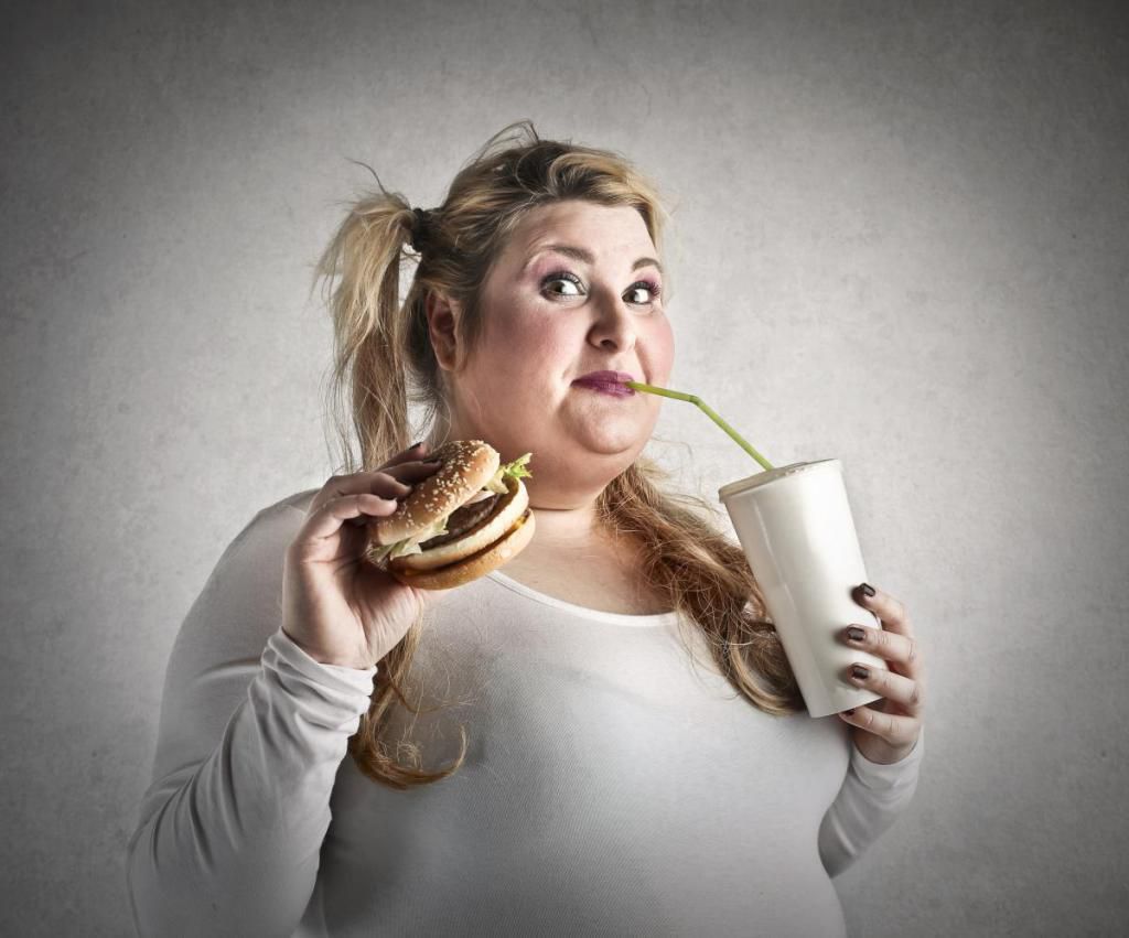 Вчені довели, що жінкам важко відмовитися від шкідливої їжі через особливості мозку. А відбувається все через підвищений метаболізм у жіночому мозку.