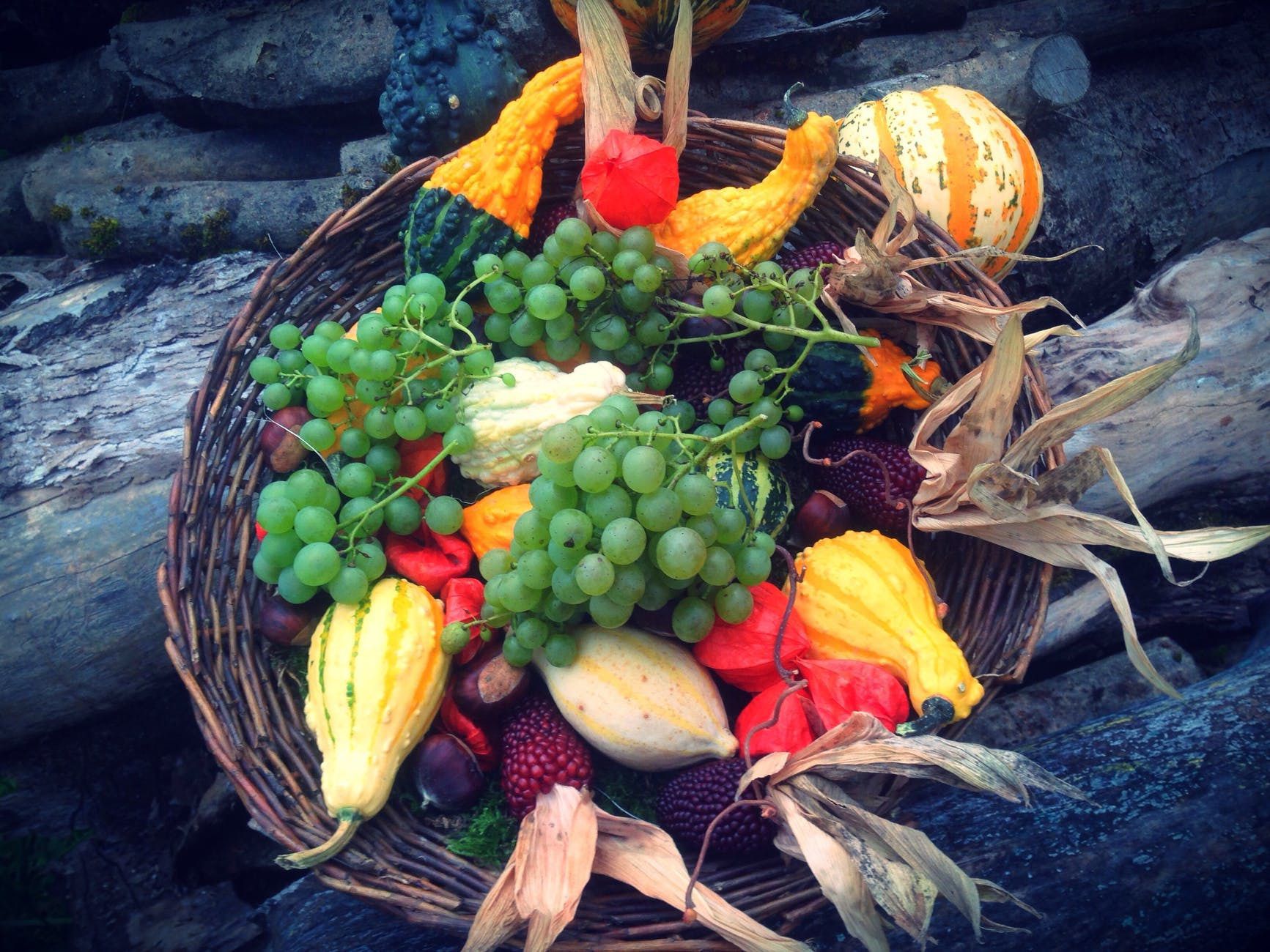 Які фрукти і ягоди потрібно їсти восени, щоб бути здоровим. Доступні суперфуди осені.