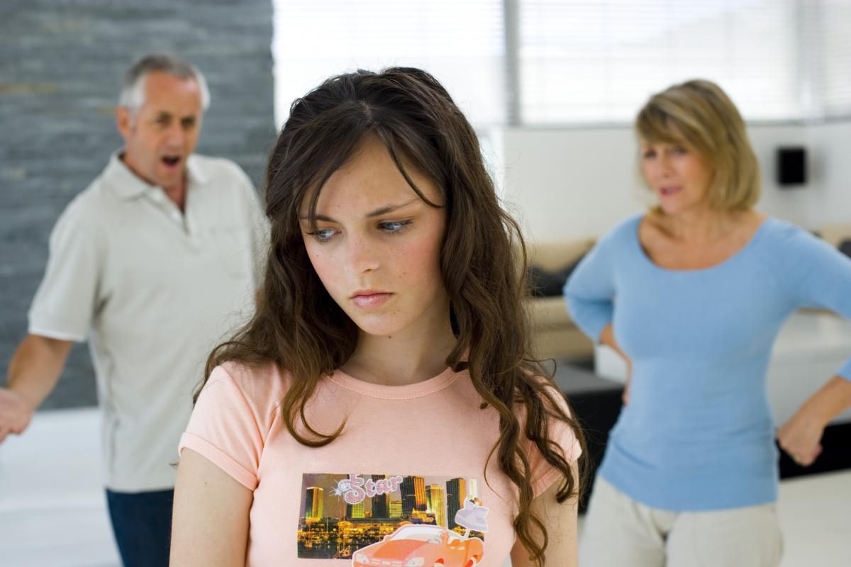 Топ-5 фраз, які батькам не варто говорити власним донькам, оскільки вони вже втратили сенс. Є кілька фраз, які батьки продовжують казати своїм донькам, але марно.