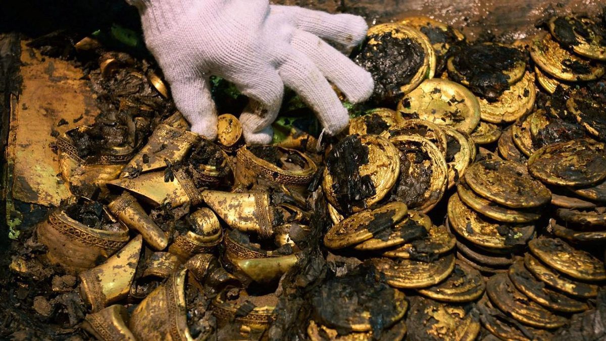 Археологи в Китаї знайшли гробницю першого китайського імператора. Проте найбільш цікава знахідка — 2 мільйони бронзових монет.