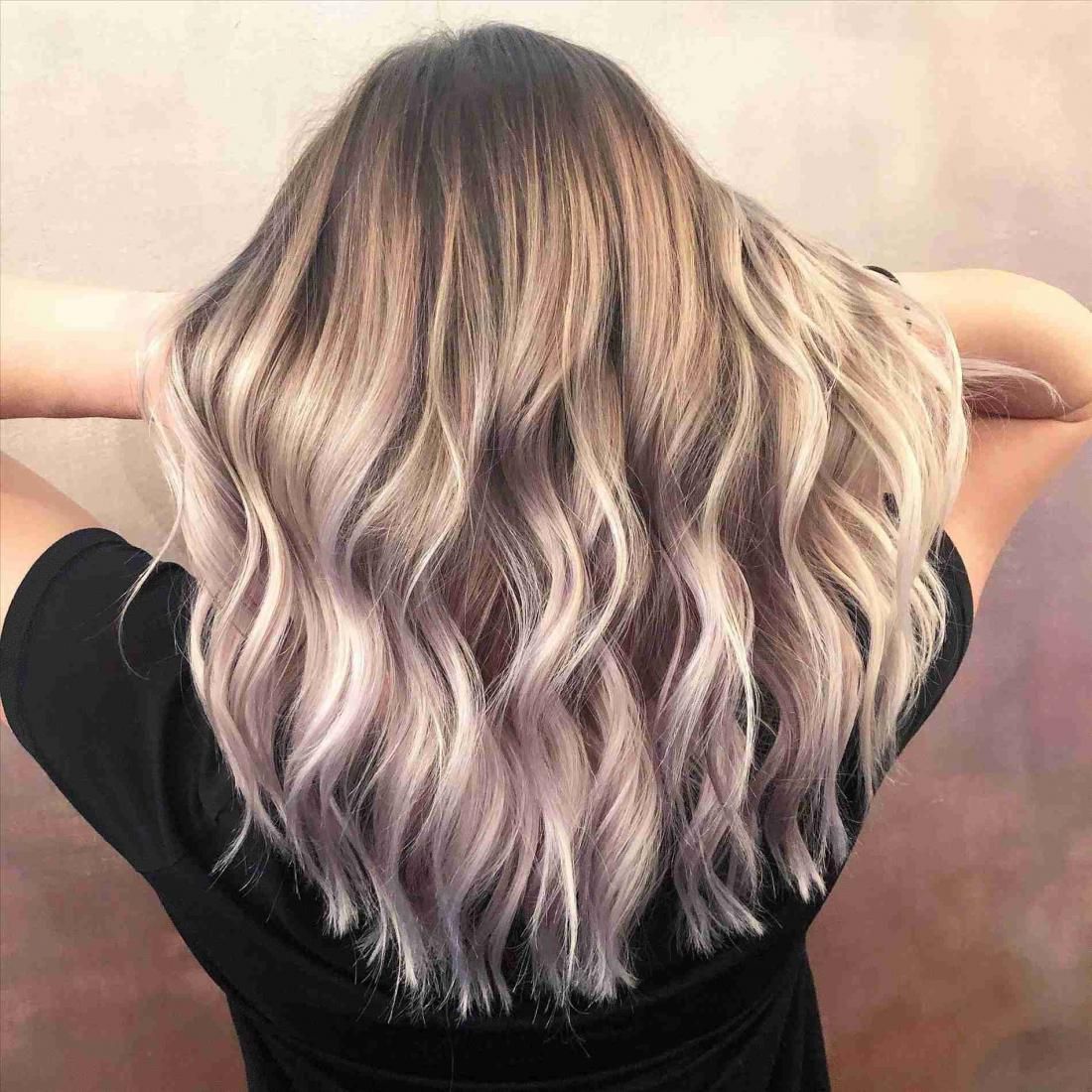 "Грибний блонд" — нове фарбування волосся, від якого в захваті всі модниці. Будь в тренді взимку 2019-2020.