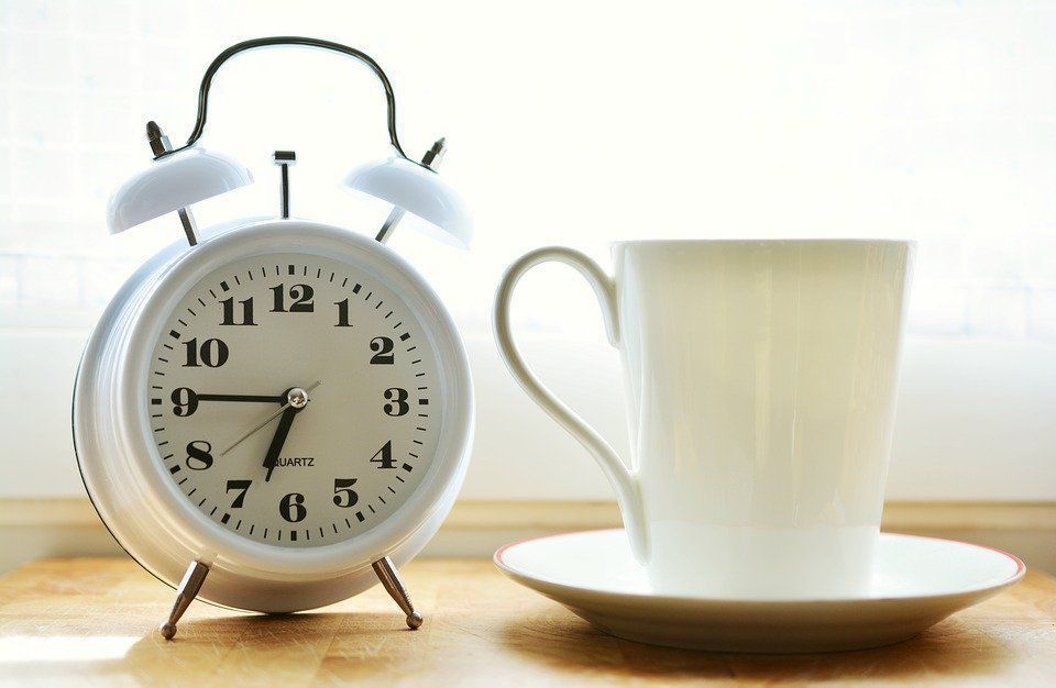 Як зробити ранковий підйом легким і приємним. Корисні поради для ранніх підйомів.