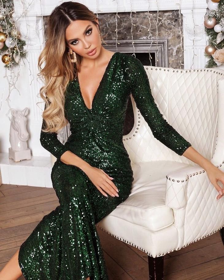 Новий 2020 рік — новорічні сукні для казкового образу. Стилісти пропонують в цю ніч особливо модні й стильні варіації.
