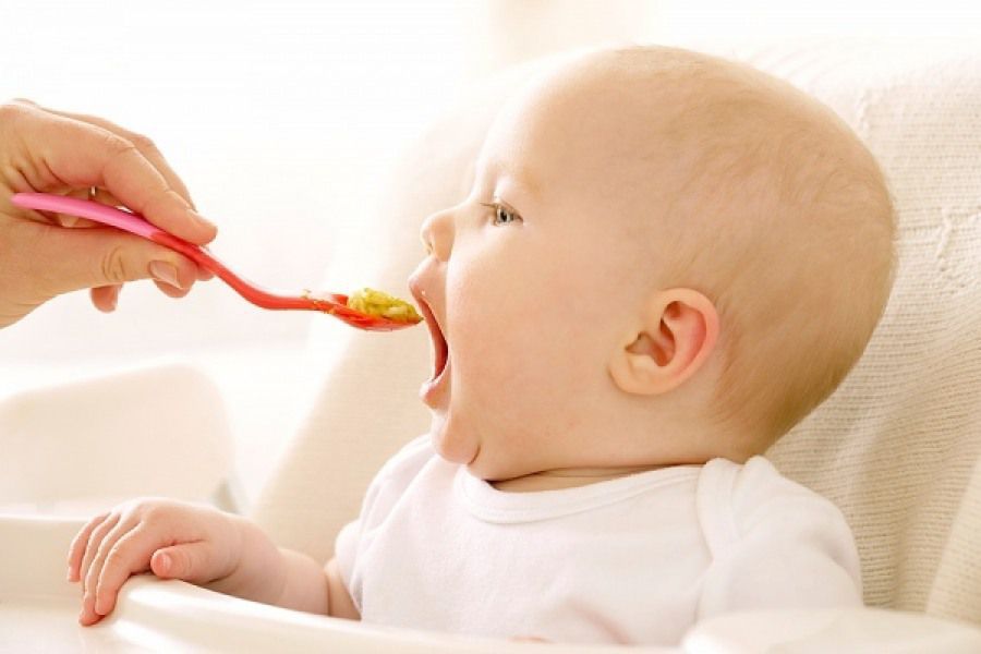 Вчені виявили два популярних продукти, які краще не давати малюкам до двох років. Науково доведено, що в ранньому дитинстві закладаються основи правильного харчування, що відбивається на пристрастях людини в дорослому житті.