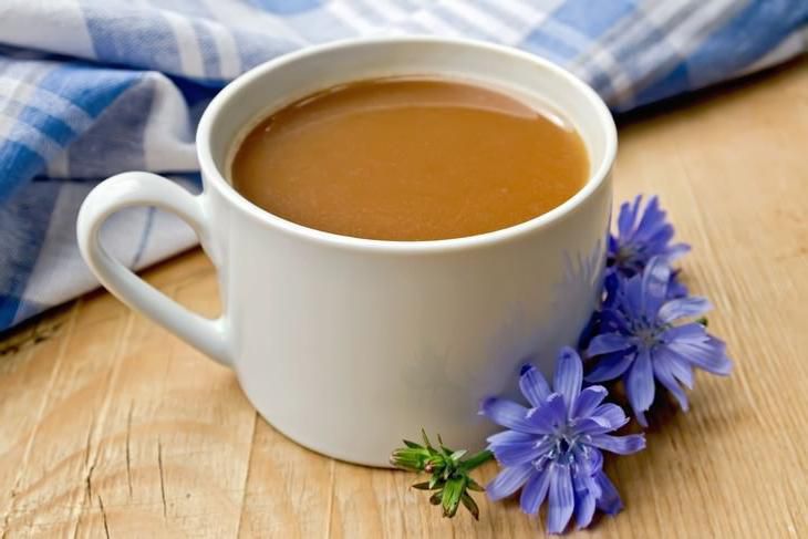 Ці 6 напоїв можна випити зранку, якщо вам набридла кава. Каву можна замінити на не менш ефективні та смачні напої.