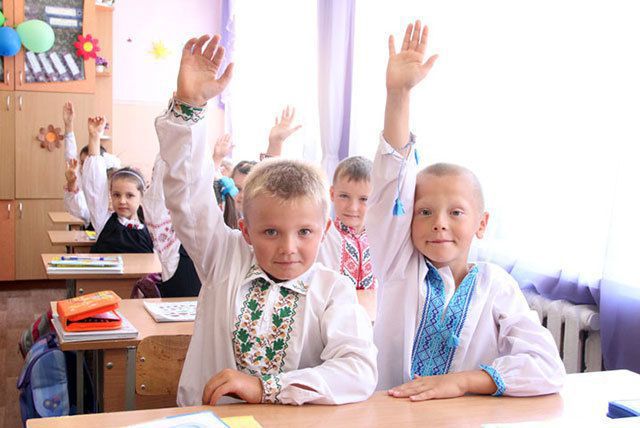Анекдот дня: урок географії в українській школі, вчителька загадує загадки про різні народи. Останній учень має рацію!