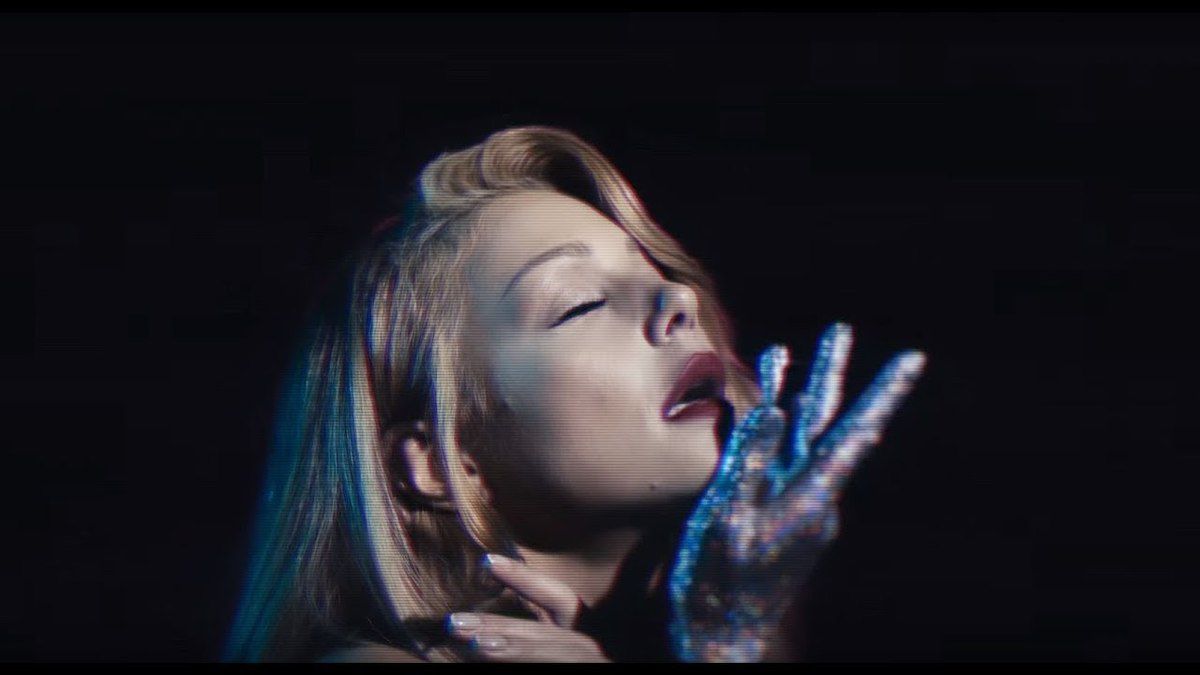 Новий кліп Тіни Кароль на пісню «Іди на життя». Ще один хіт української поп-діви.