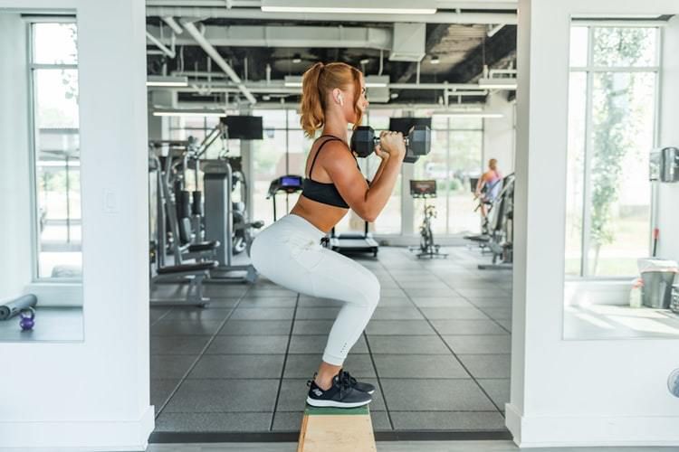 4 ефективні вправи для зміцнення м'язів стегон. Всього 4 вправи, завдяки яким ваші стегна будуть гарні і підтягнуті.