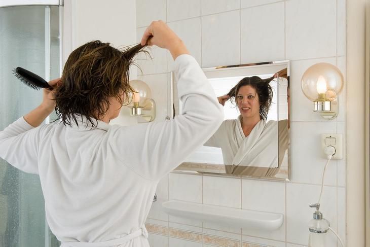 Ці щоденні звички псують вашу шкіру та волосся. Інколи жінки самі псують своє волосся та шкіру.