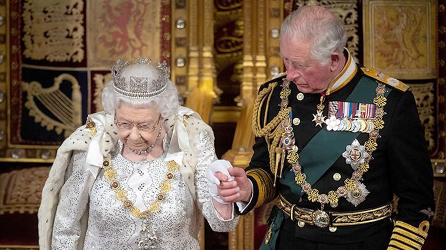 Єлизавета II збирається йти у відставку: хто займе місце королеви. Королева займає трон з 1952 року.