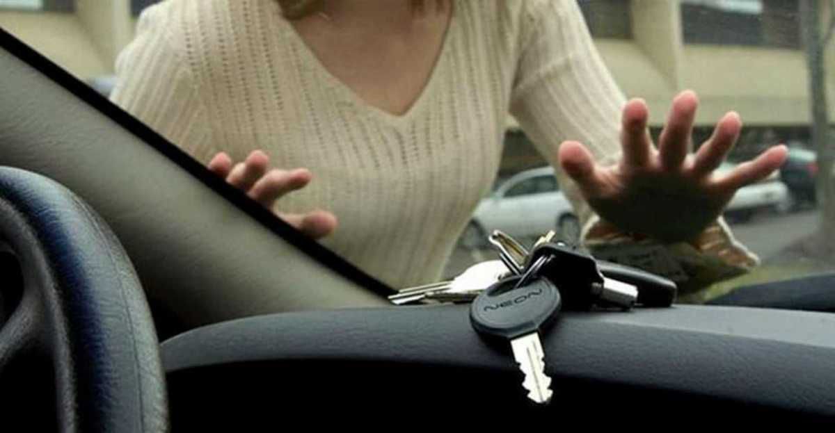 Поради для тих, хто загубив ключі від машини або залишив їх усередині. Що таке аварійне відкриття авто та як зробити його максимально безболісним.