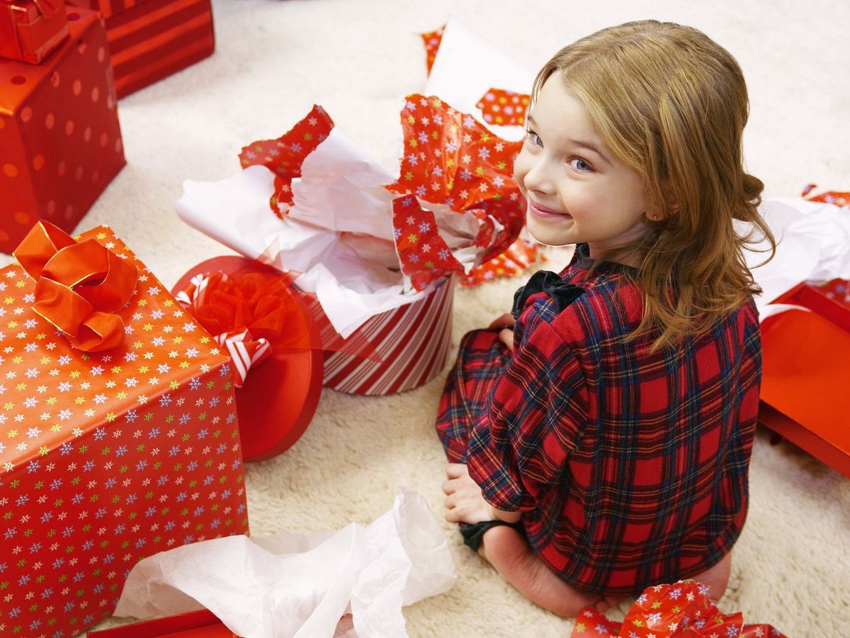 Ідеї новорічних подарунків дівчаткам віком до 10 років. Існує багато різних варіантів новорічних подарунків для дітей.