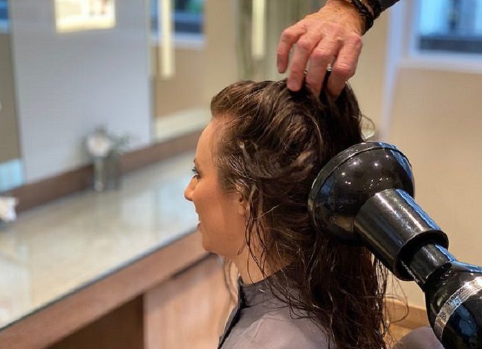 12 корисних порад від стиліста з Лондона щодо домашнього укладання волосся. Вдома можна зробити укладання волосся не гірше, ніж у салоні.