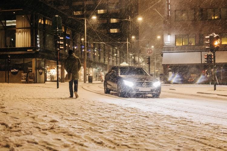 Нові зимові шахрайські "автопідстави" на дорозі. Як лиходії перекваліфікувалися на зимові види шахрайства.