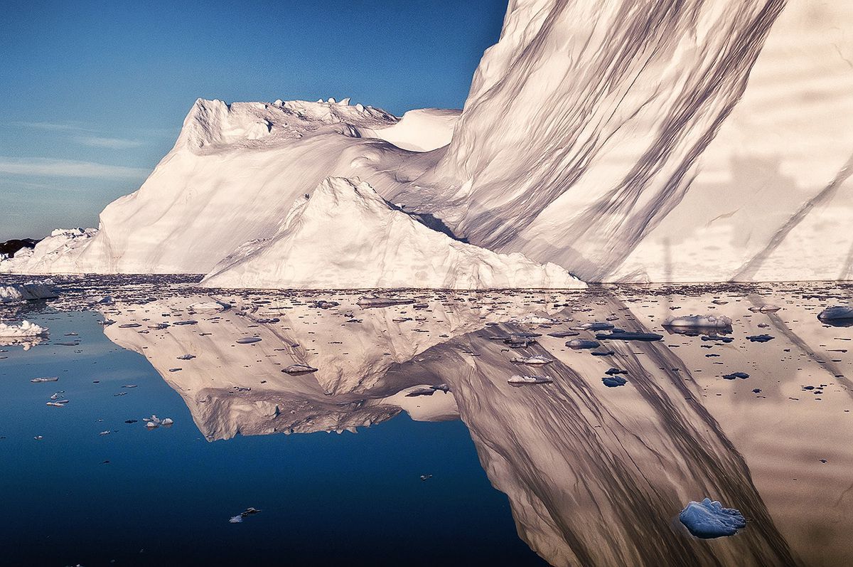 Гренландія тане в сім разів швидша, ніж двадцять років тому. Якщо в 1990-х роках крижаний щит втрачав 33 мільярди тонн льоду в рік, то у 2010-х – вже 254 мільярди.