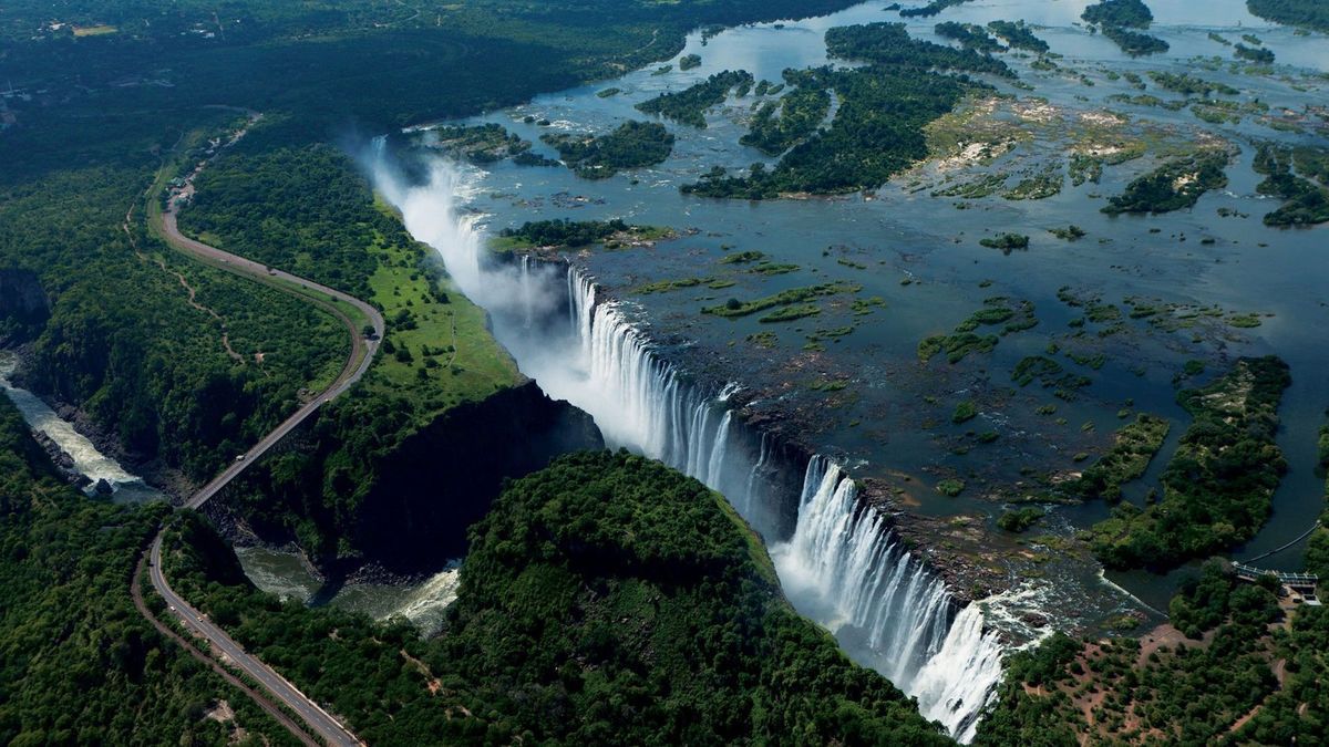 В Африці засихає всесвітньо відомий водоспад Вікторія: невтішні фото. Водоспад Вікторія обмілів до рекордного за останні 25 років рівня.