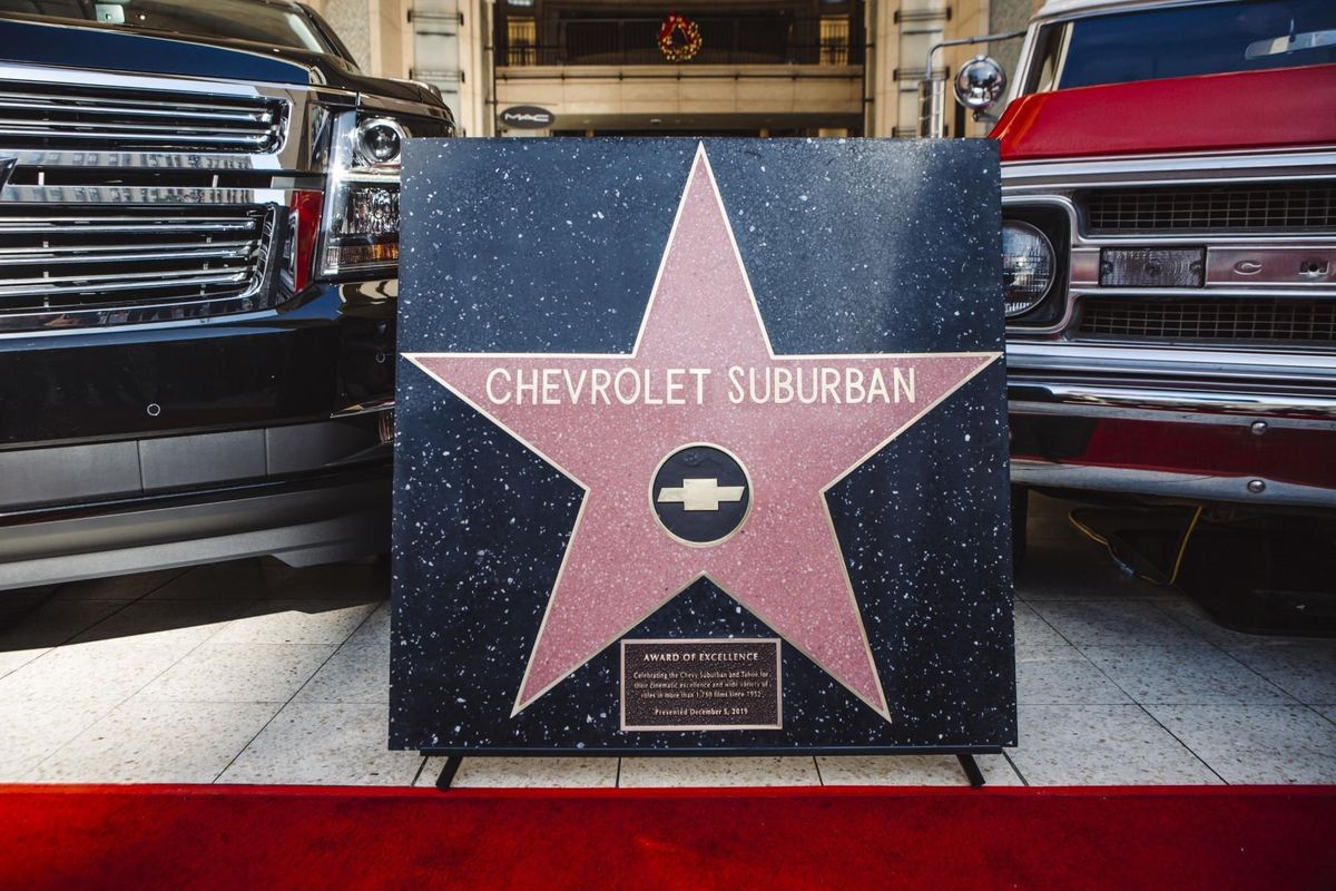 Вперше в історії автомобіль отримав зірку на голлівудській "Алеї слави". Таким досягненням може похизуватися Chevrolet Suburban.