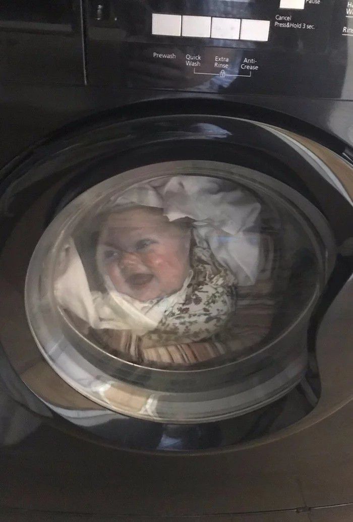 Чоловік побачив в пральній машині свою маленьку дитину і трохи не отримав інфаркт
