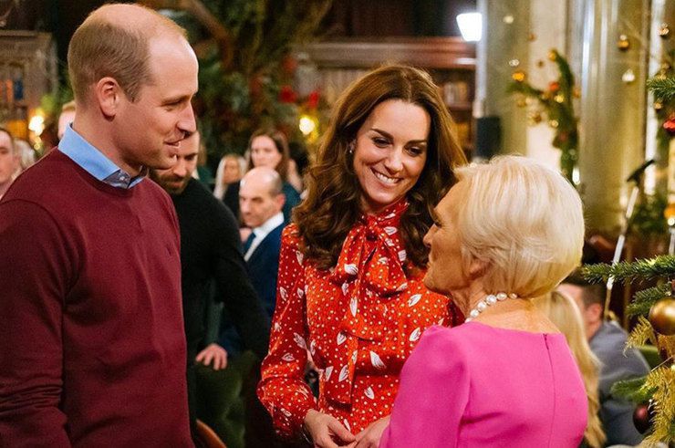 Для участі у телешоу Кейт Міддлтон обрала улюблені сережки королеви. Герцог і герцогиня Кембриджські взяли участь у різдвяній програмі на британському телебаченні.