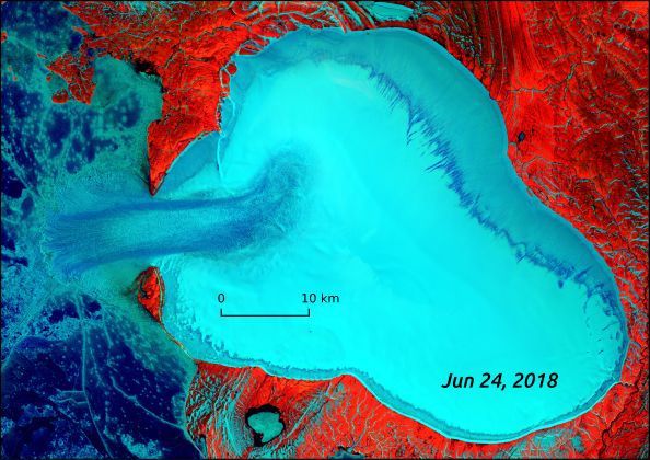 Льодовик Купол Вавілова з рекордною швидкістю витікає в океан. Американські вчені створили видеомодель, на якій показано, як швидко величезний льодовик на Північній Землі в російській Арктиці сповзає у воду.