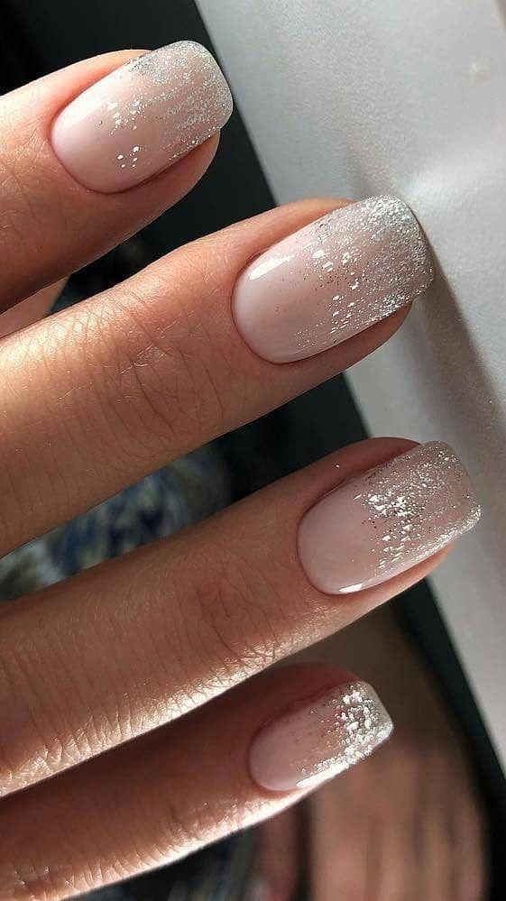 Новий тренд сезону — Milky Nails, який гарно виглядає на коротких та довгих нігтях. Тренд Milky Nails обов'язково сподобається кожній модниці.