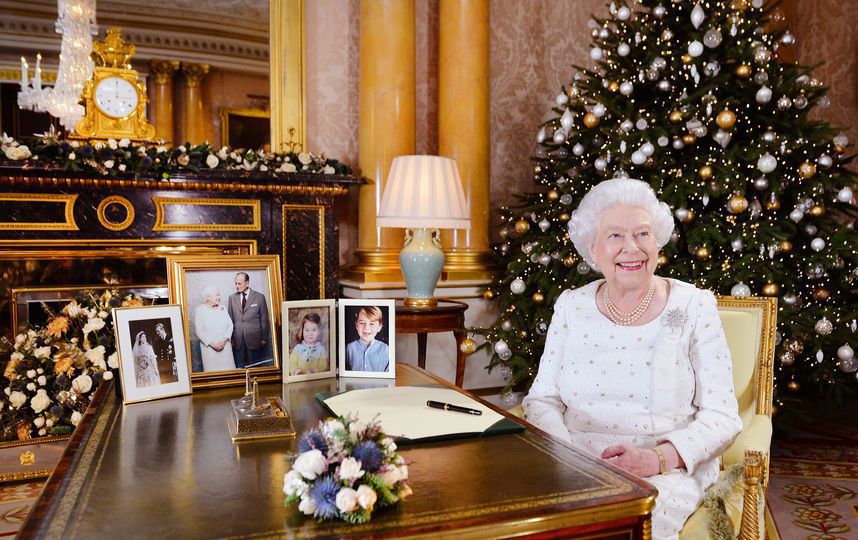 Різдво в королівській родині: як відзначають і яких традицій дотримуються. 8 різдвяних традицій королівської сім'ї.