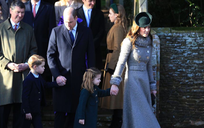 Принц Вільям і Кейт Міддлтон відвідали Різдвяну службу, а їх діти зачарували всіх. Королівська сім'я на Різдво була в Сандрінгемі.