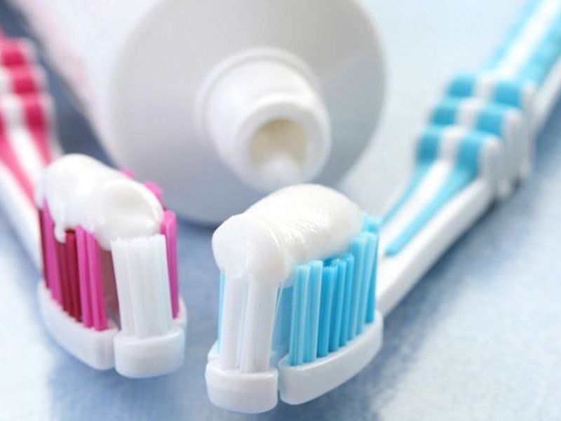 Яка користь і шкода зубної пасти з фтором. Чи можна користуватися такою пастою кожний день.