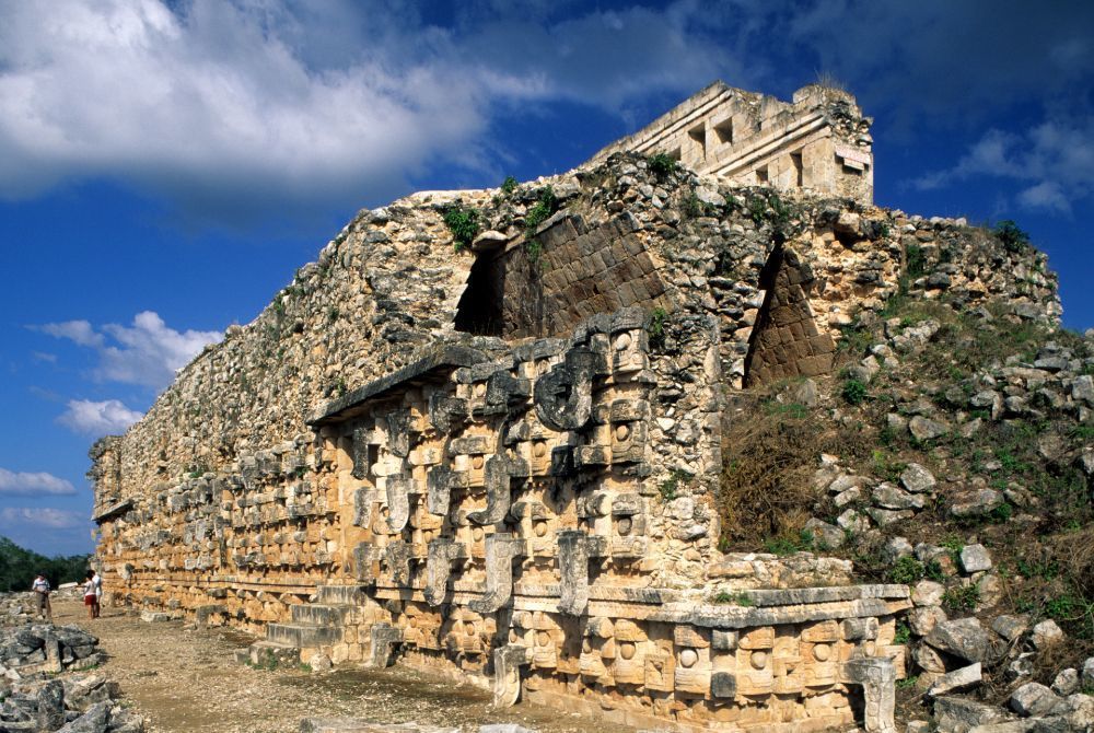 Археологи знайшли древній палац майя, якому понад тисячу років. Його виявили в районі Кулуба на півострові Юкатан.
