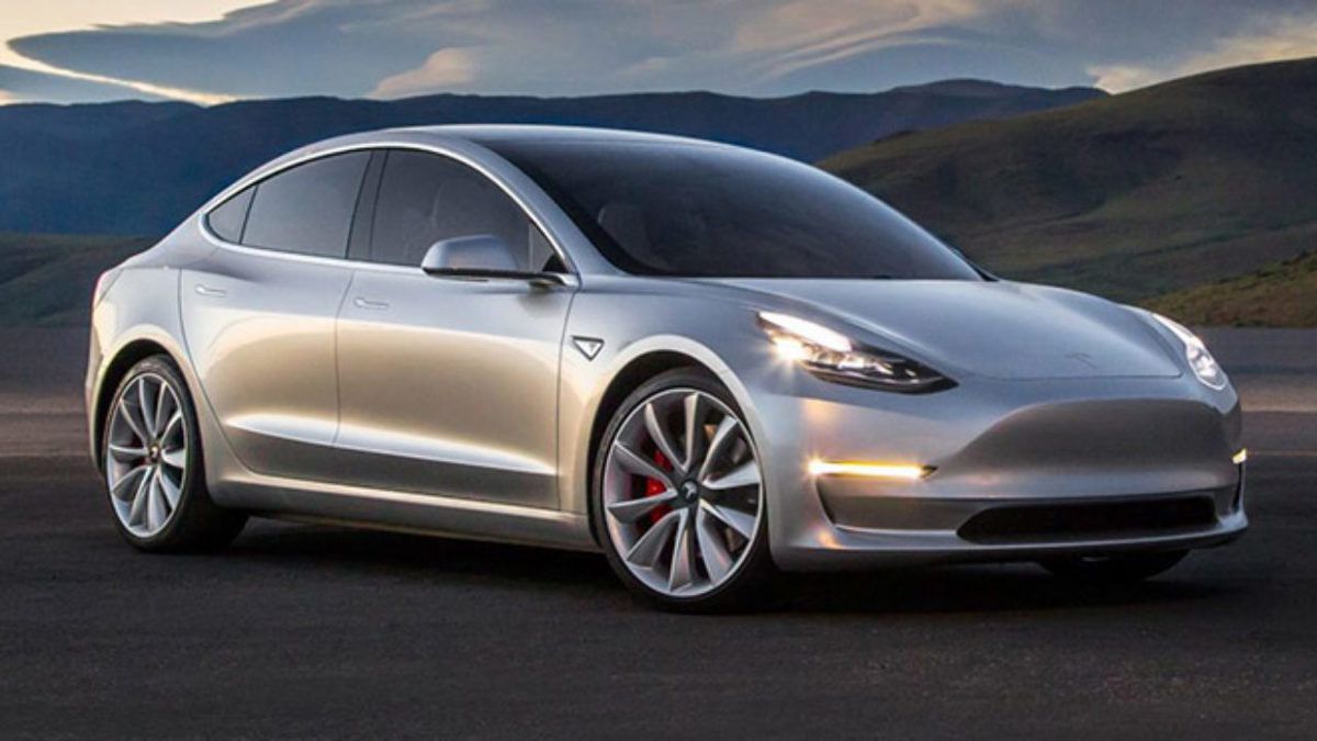 У нового електромобіля Tesla вже виявили іржу. Як виявилось, навіть Tesla іржавіють.