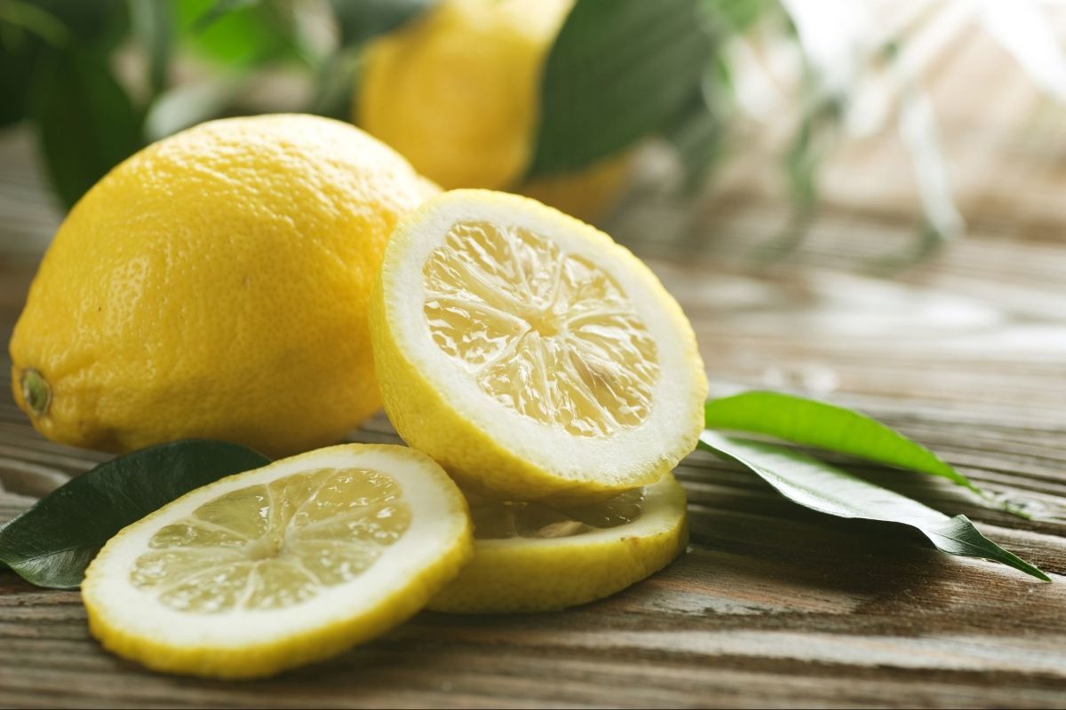 Ось чому варто класти лимон поруч з ліжком перед сном. Ефект буде приголомшливий!