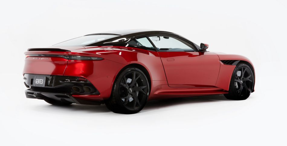 Aston Martin розробив цифрове дзеркало заднього виду. Гібридне салонне дзеркало нового покоління.