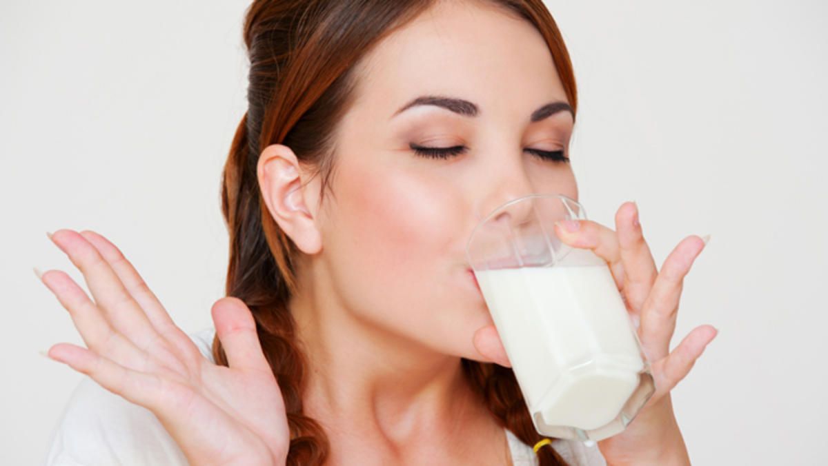 Вчені виявили, що можна худнути вдвічі швидше, якщо щодня пити по дві склянки молока. Молоко сприяє більш швидкому схудненню.