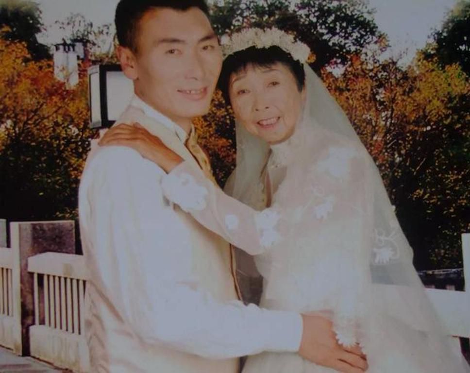 Супруг и жена в чем разница. Неравные браки в Корее. Межнациональные браки в Корее. Корейские пары с большой разницей в возрасте. Свадьба с разницей в возрасте.