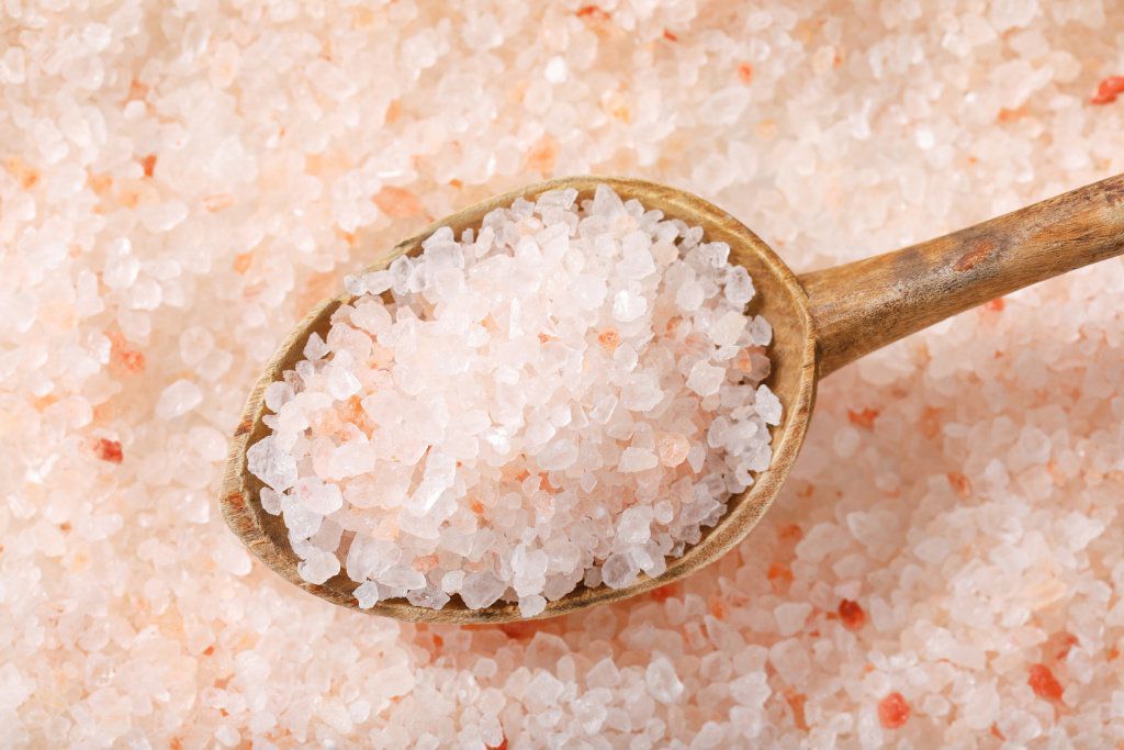 Чи дійсно гімалайська сіль корисніша за звичайну. Гімалайська сіль з меншою ймовірністю містить токсини або небезпечні домішки.