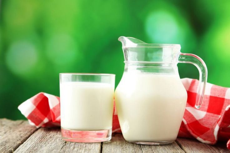 Вчені довели, що знежирене молоко здатне уповільнити старіння організму людини. Щоб не старішати, варто пити знежирене молоко.