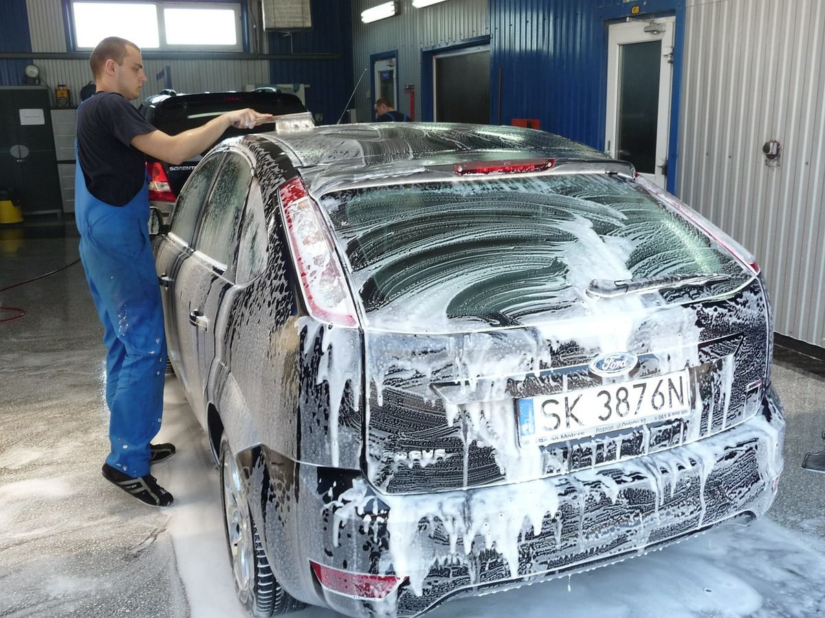 Як не можна мити автомобіль: найпопулярніші помилки автовласників. Експерти назвали помилки при мийці авто, які можуть доставити власнику чимало проблем.