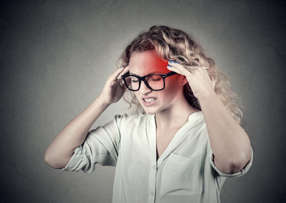 Чому виникає головний біль під час носіння окулярів. Причину такого стану обов'язково треба з'ясувати.