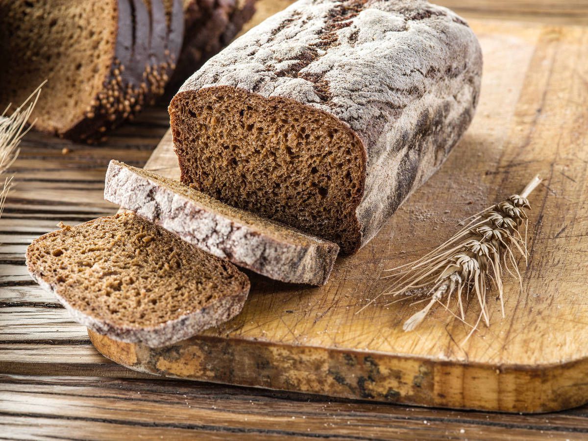 Японські вчені довели, що у раціоні людини обов'язково має бути чорний хліб. Виявляється, що вживання такого хліба є життєвою необхідністю для людини.