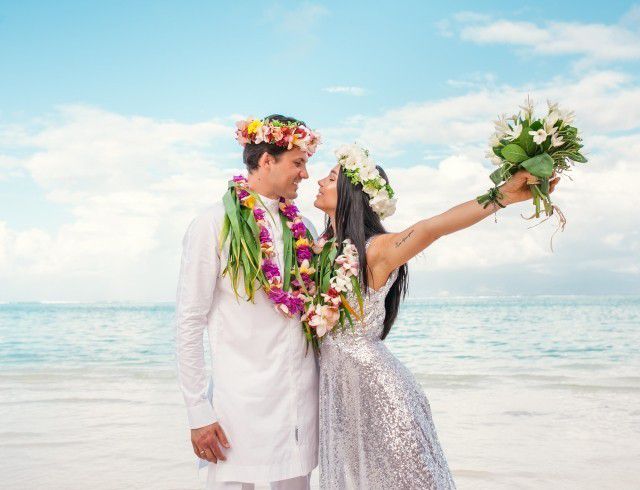 Євген Кот та Наталія Татаринцева відсвяткували річницю весілля на одному із райських островів. Подружжя поділилося з підписниками кадрами з відпочинку.