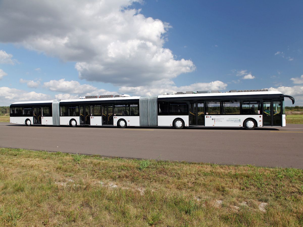 Претенденти на рекорд довжини серед автобусів. На звання найдовшого автобуса у світі претендує кілька кандидатів, але хто ж з них потрапить в Книгу рекордів Гіннеса?