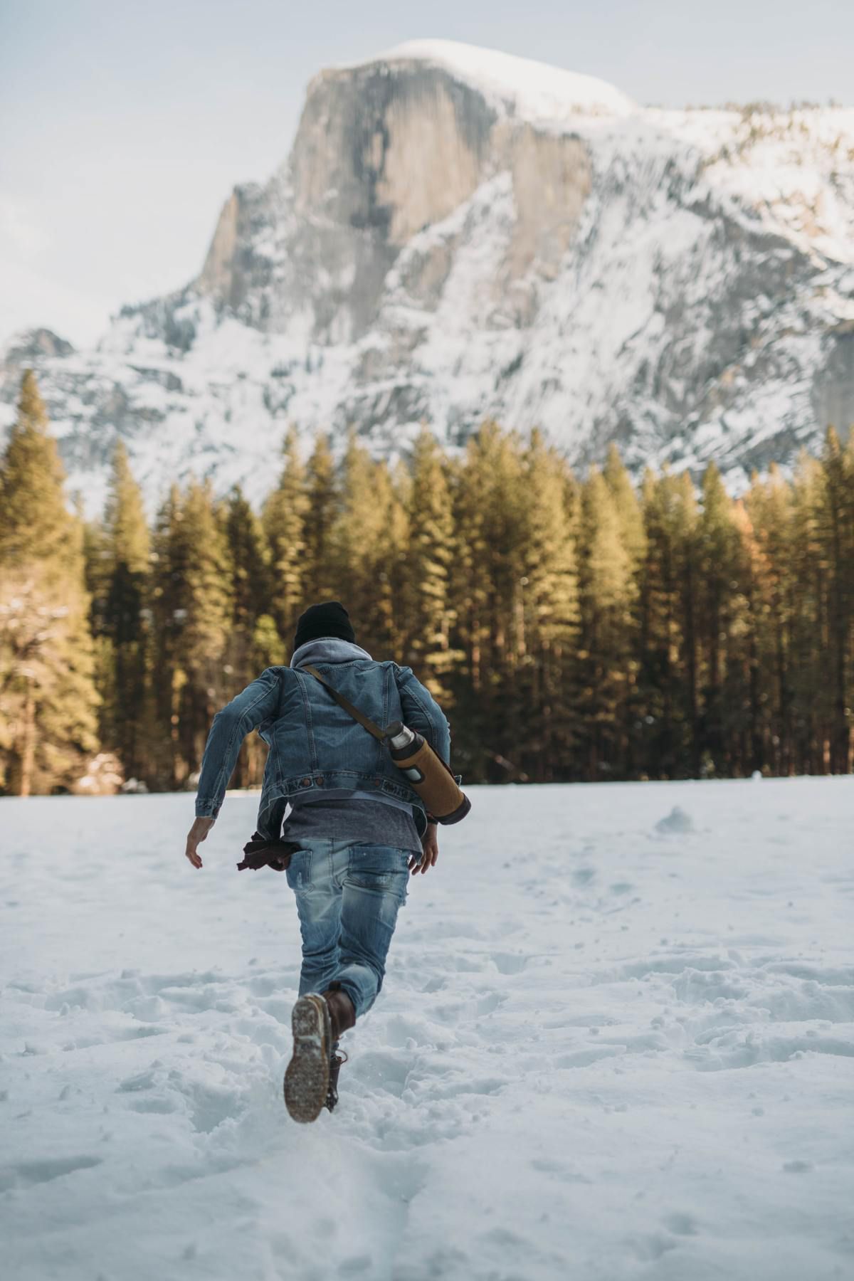 10 порад, які допоможуть вам регулярно бігати взимку. Як пробіжку взимку перетворити на корисне заняття і при цьому не захворіти.