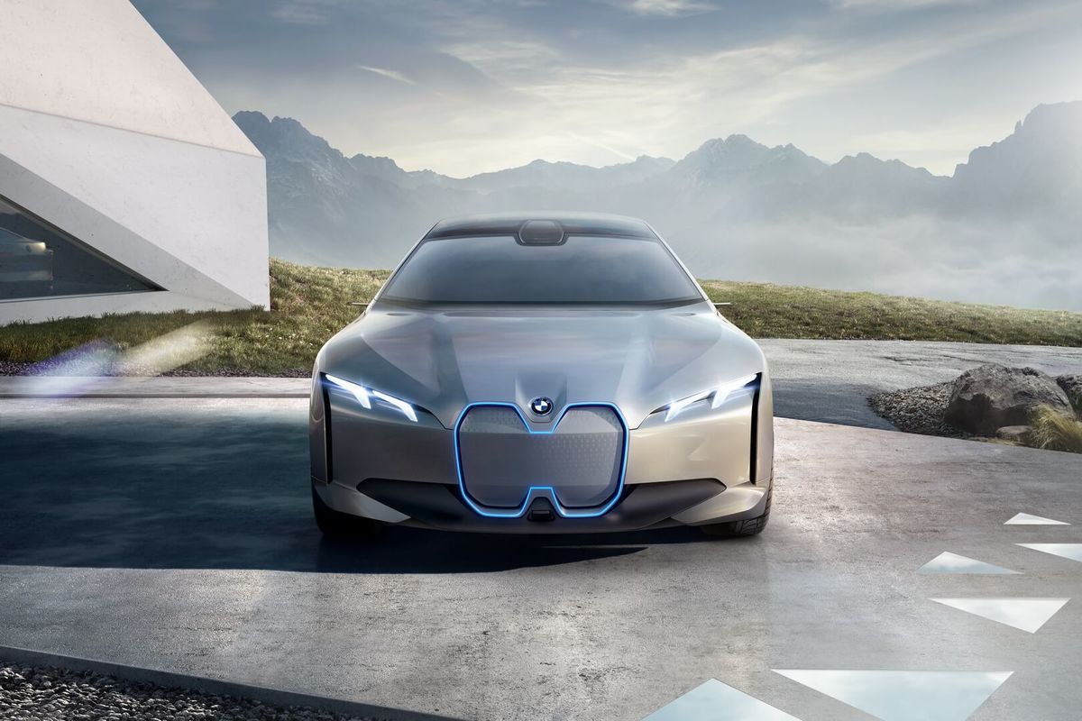 Представники BMW прогнозують збільшення запасу ходу в електромобілів вже в найближчі 10 років. Коли вже таки з'являться «далекобійні» електромобілі і який запас ходу вони матимуть.