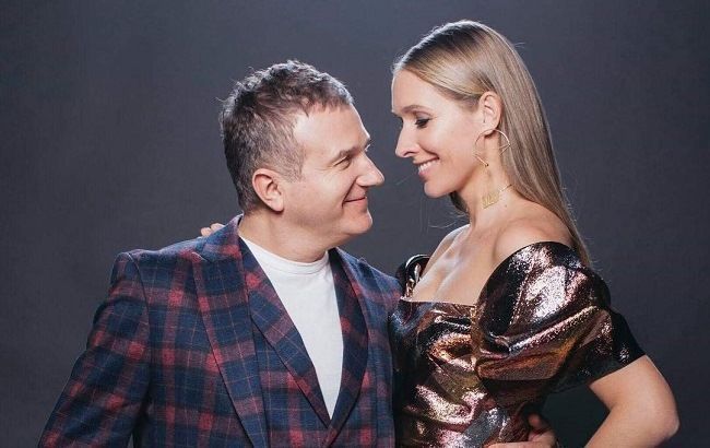 Українська телеведуча Катя Осадча зворушливо привітала чоловіка з річницею шлюбу. Вони дуже гарна пара.