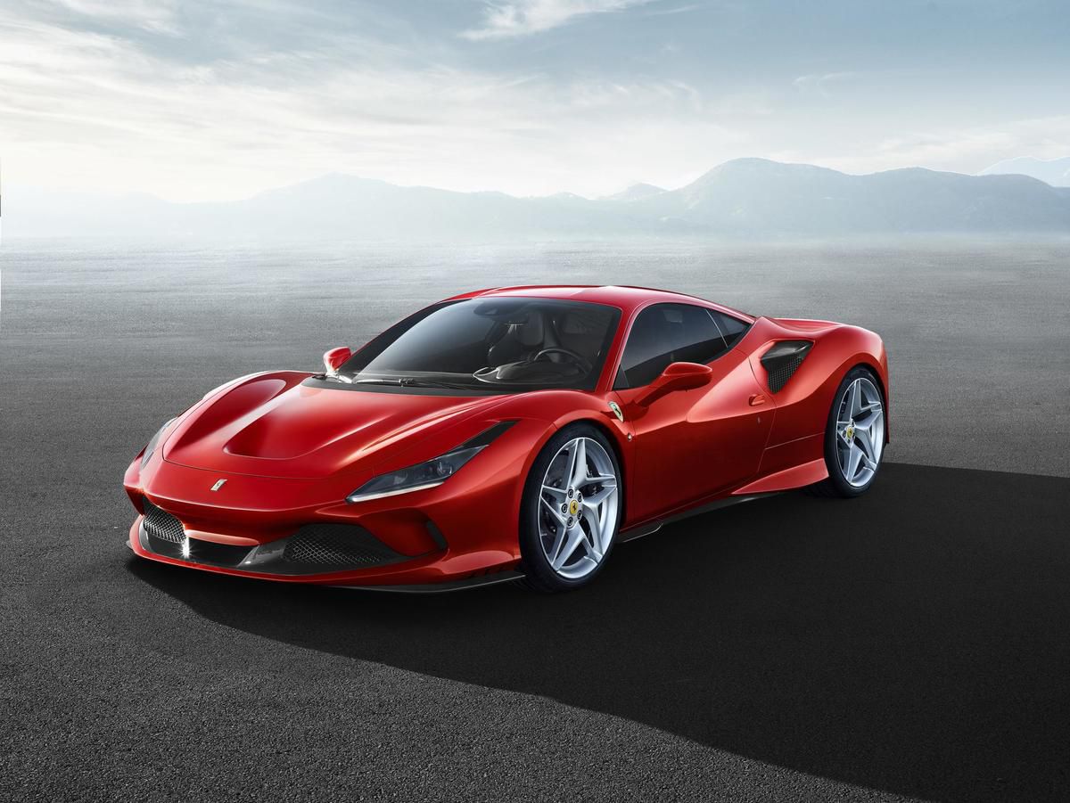 Ferrari у 2019 році продала в усьому світі понад 10 000 автомобілів. До цього італійська компанія ще ніколи не реалізовувала так багато машин за один рік.