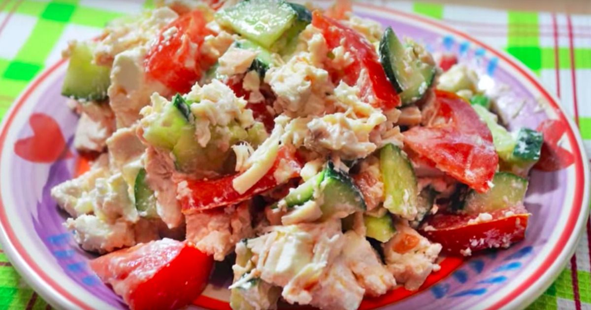 Рецепт легкого і смачного салату з фетою. Салат виходить дуже яскравим, легким і дуже смачним.