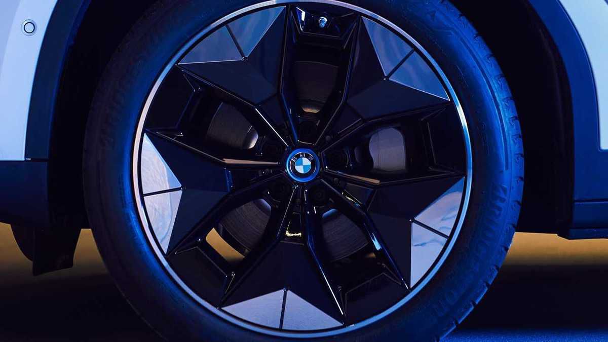 BMW збільшать запас ходу своїх електромобілів за допомогою інноваційних коліс. BMW розробила колеса, які збільшують запас ходу.